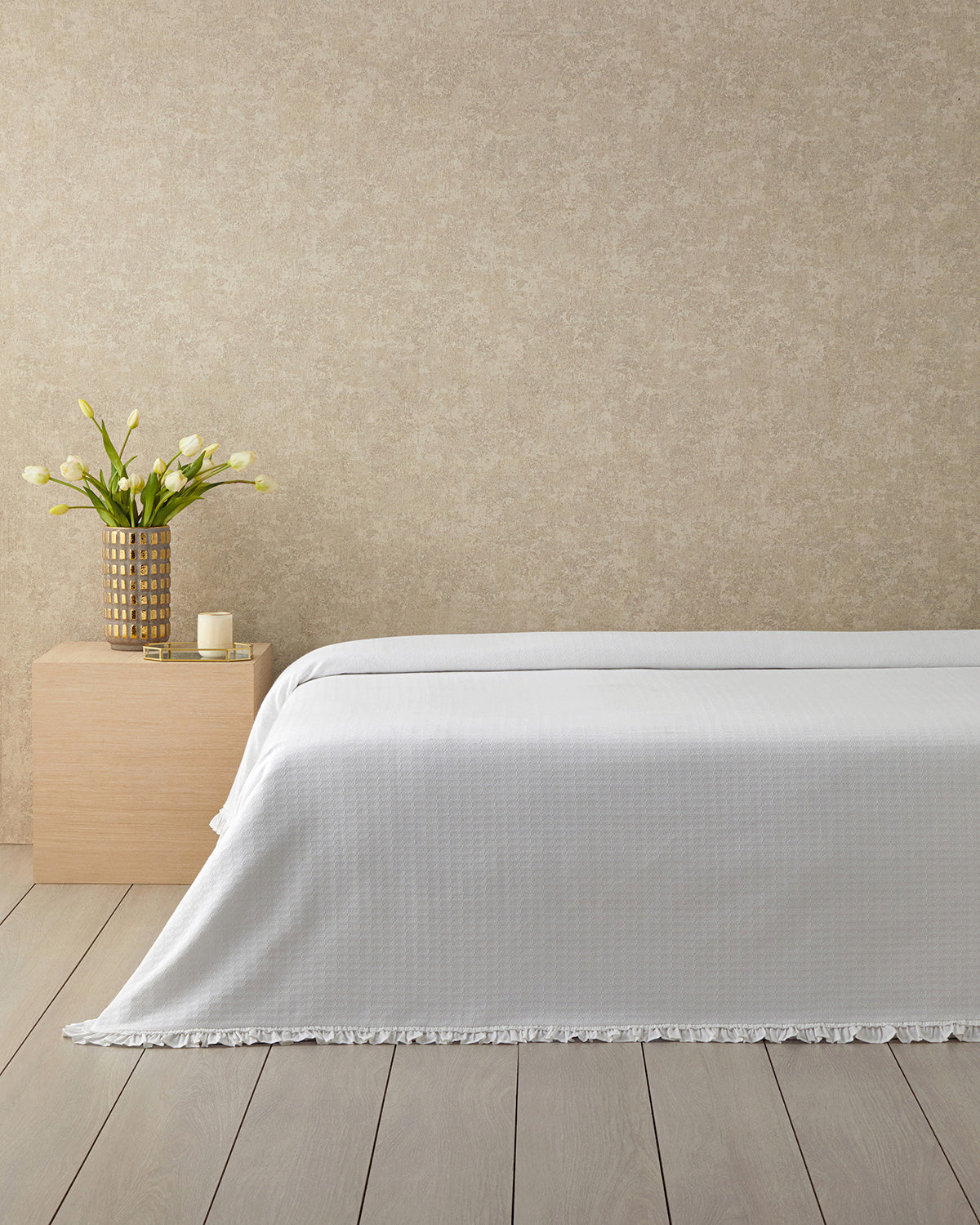 Lenora Cotton King Size Ruffled Summer Blanket 220x240 cm White