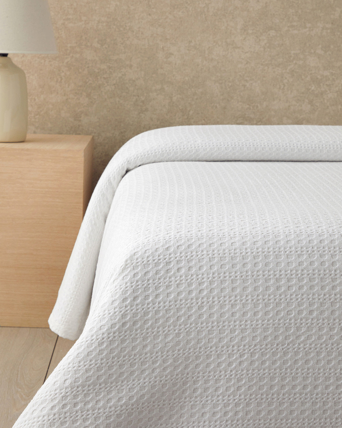 Venice Cotton Summer Blanket - White - King 220x240 cm (view 2)