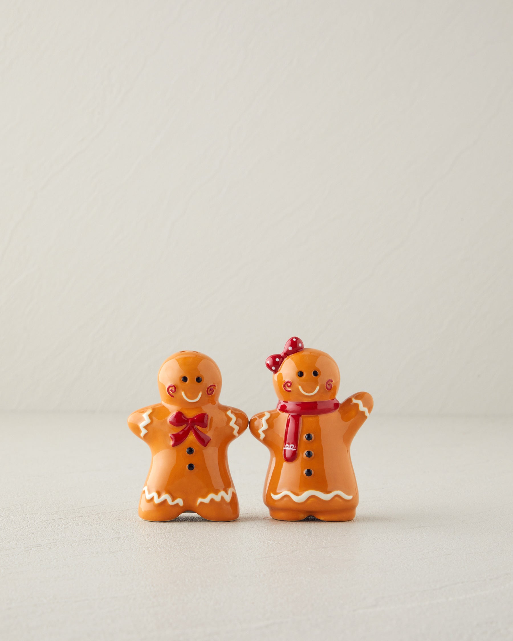 Gingerman Ceramic 2 pcs Salt and Pepper Shaker 7x8 cm Brown