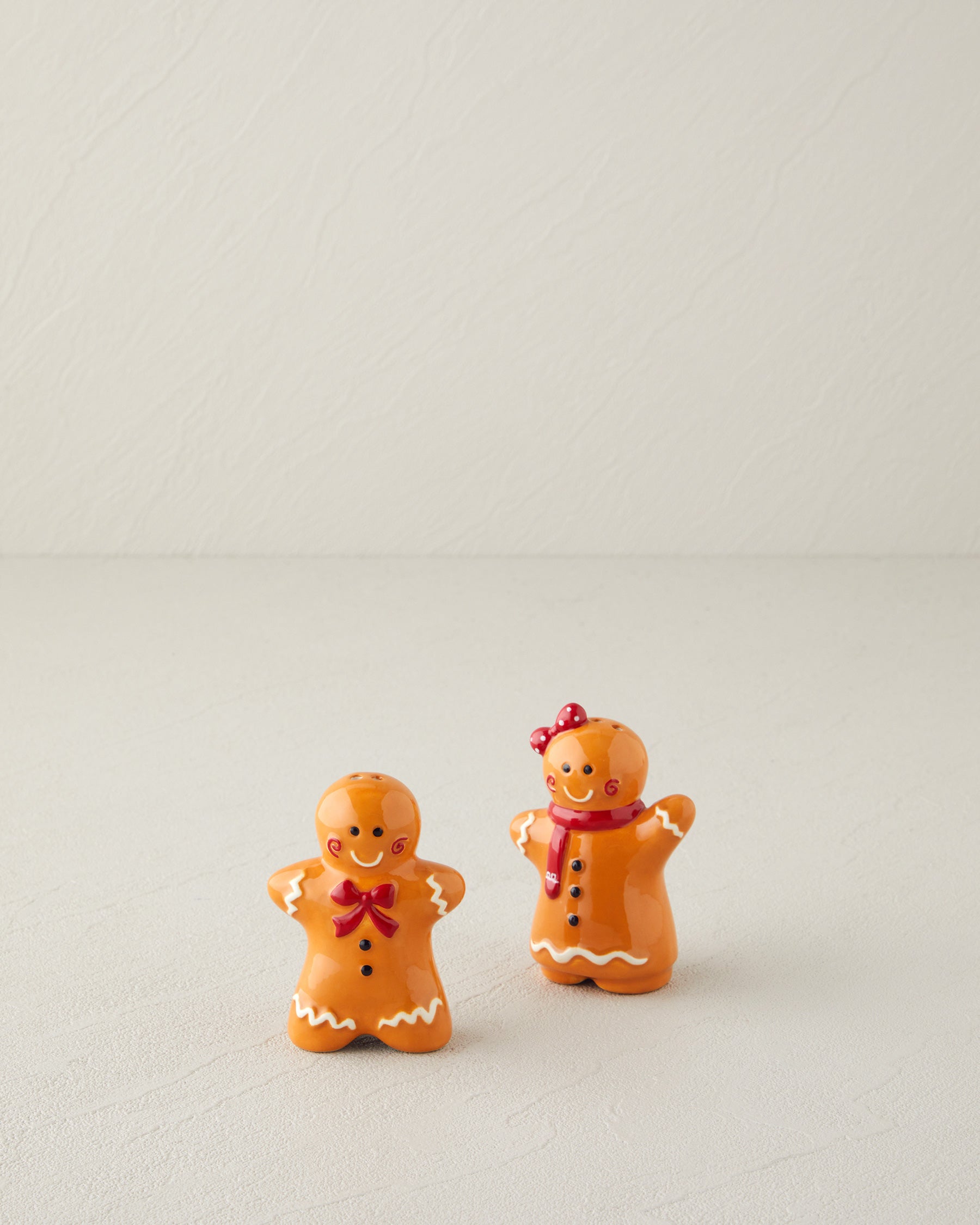 Gingerman Ceramic 2 pcs Salt and Pepper Shaker 7x8 cm Brown (view 2)