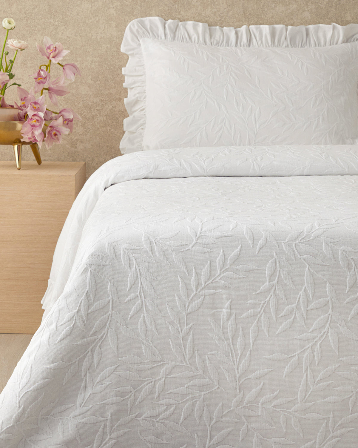 Alvin Cotton Ruffled Bed Spread Set - White - King 240x260 cm (view 2)