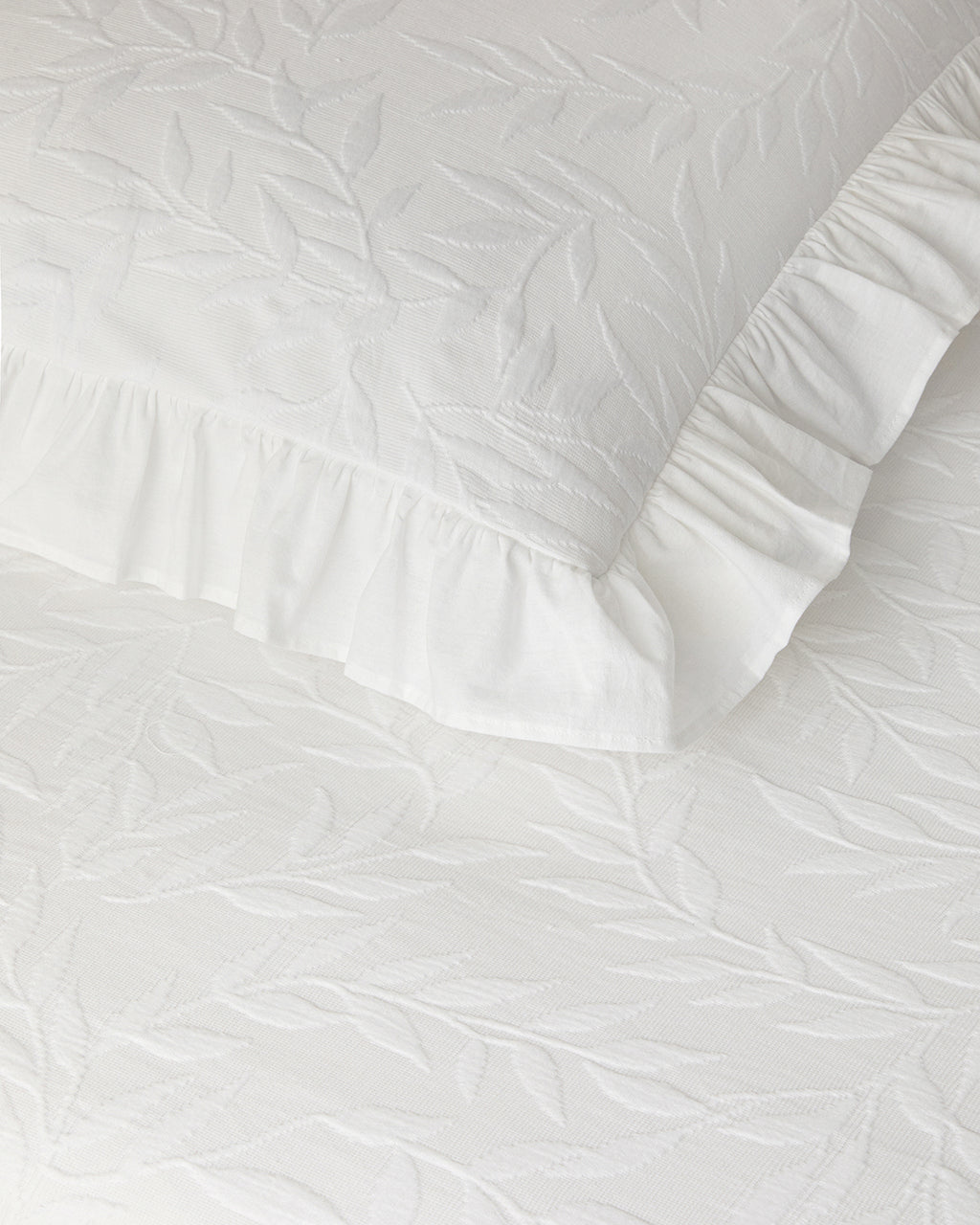 Alvin Cotton Ruffled Bed Spread Set - Anthracite - King 240x260 cm (view 3)