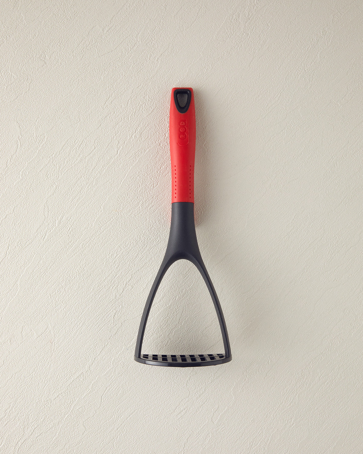 Amara Plastic Potato Masher Kitchen Tool 28 cm Red