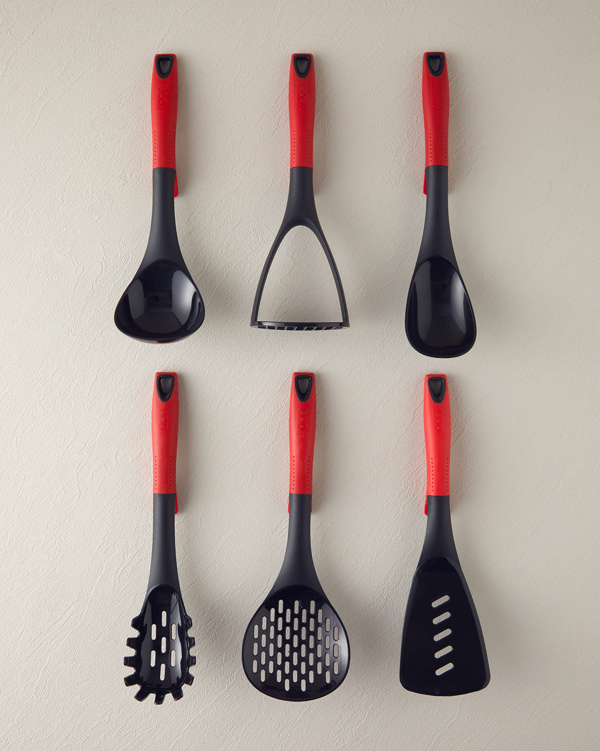 Amara Plastic Potato Masher Kitchen Tool 28 cm Red (view 3)