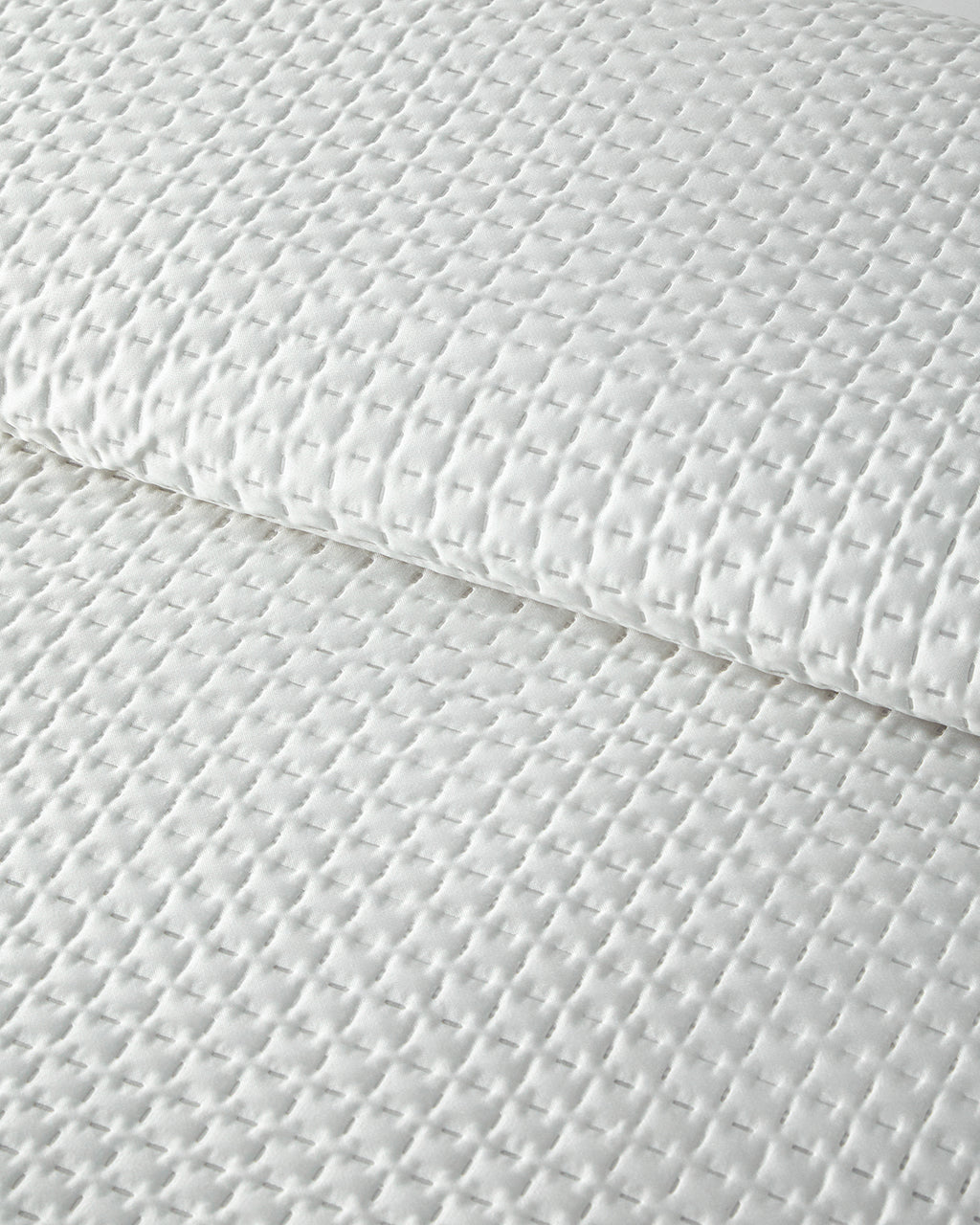 Sisilla Satin Bed Spread Set (view 3)