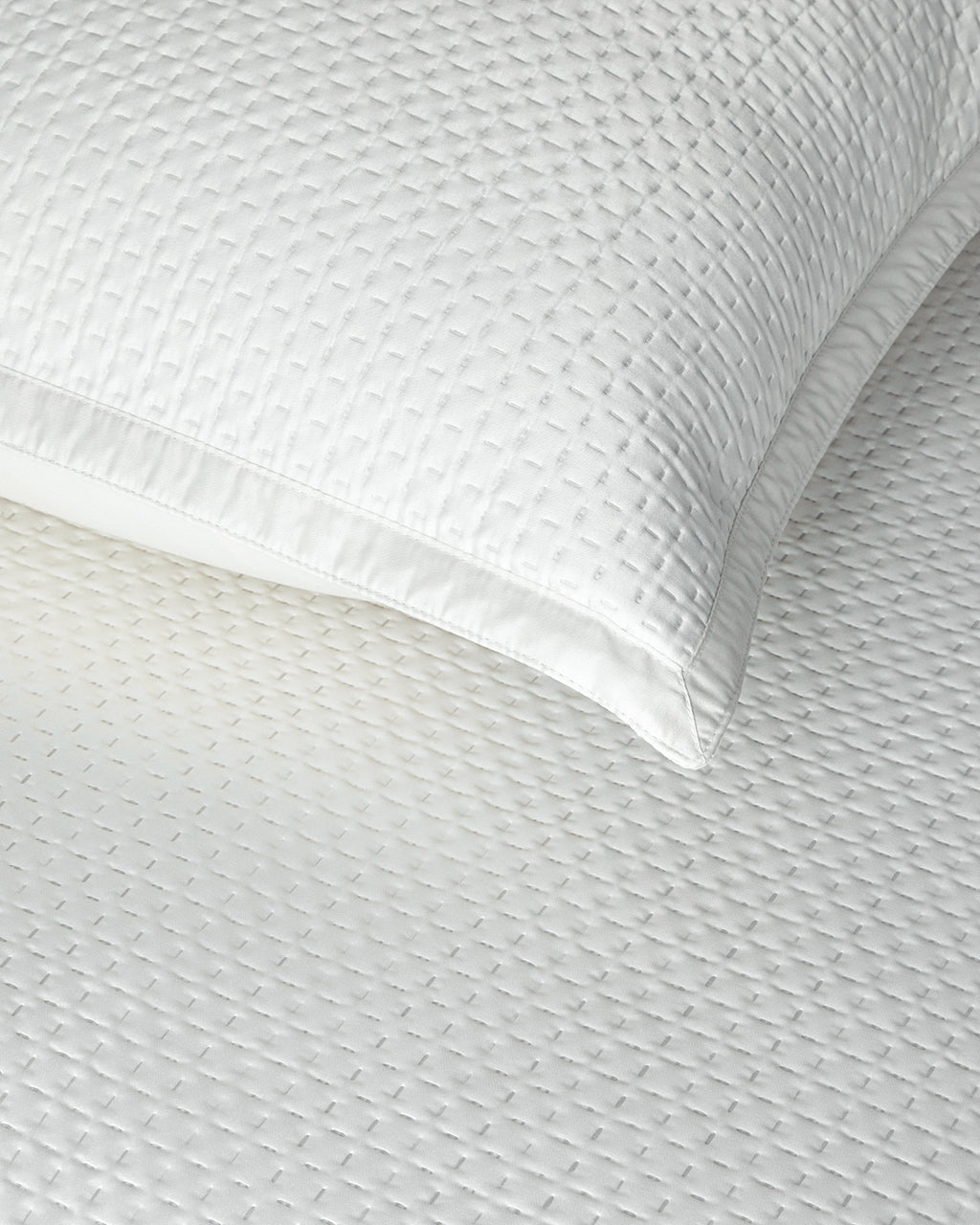 Sisilla Satin Bed Spread Set (view 4)