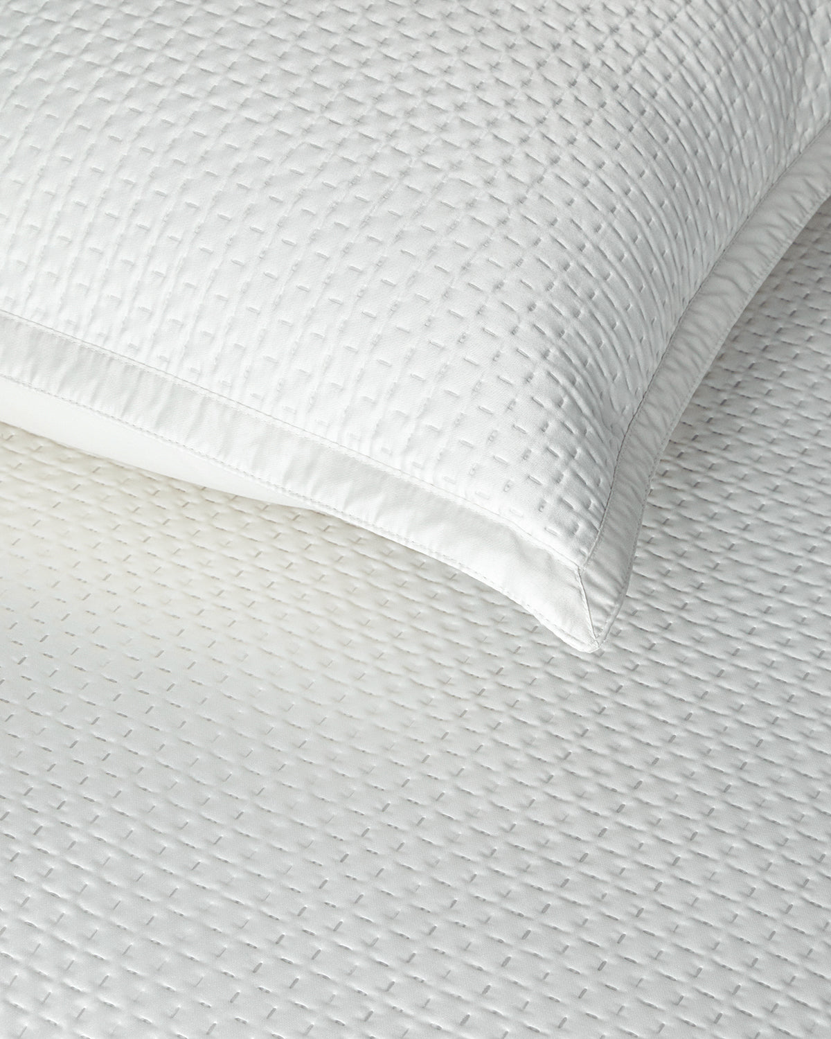 Sisilla Satin Bed Spread Set (view 4)