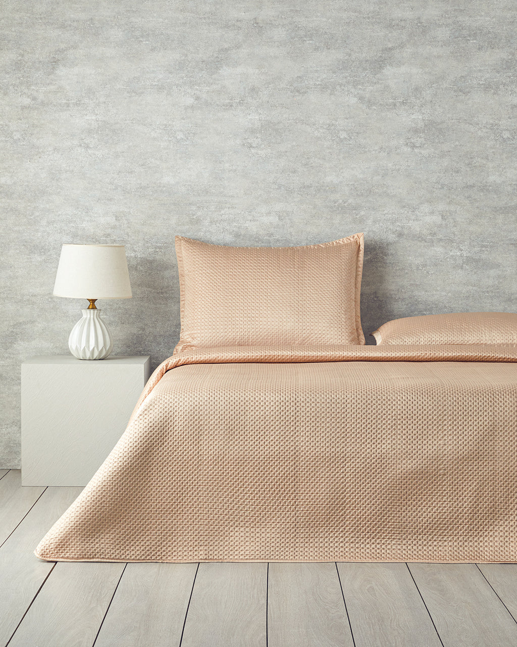 Sisilla Satin Bed Spread Set (view 5)