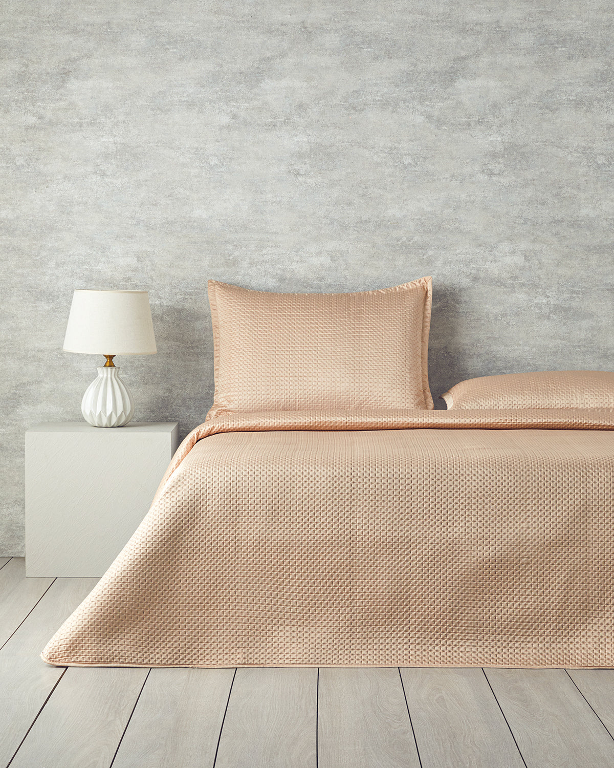 Sisilla Satin Bed Spread Set (view 5)