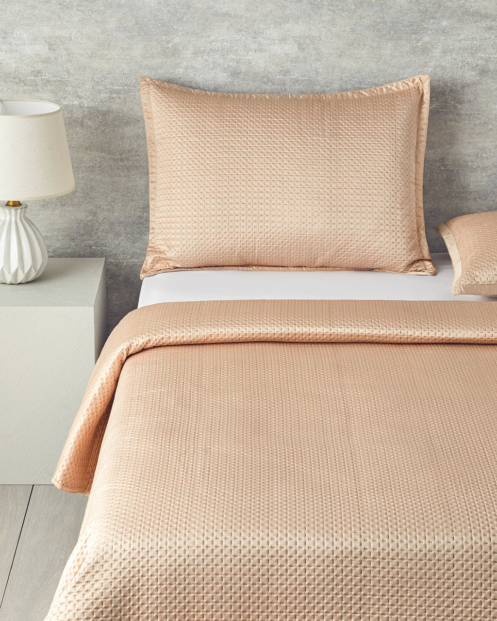 Sisilla Satin Bed Spread Set (view 6)