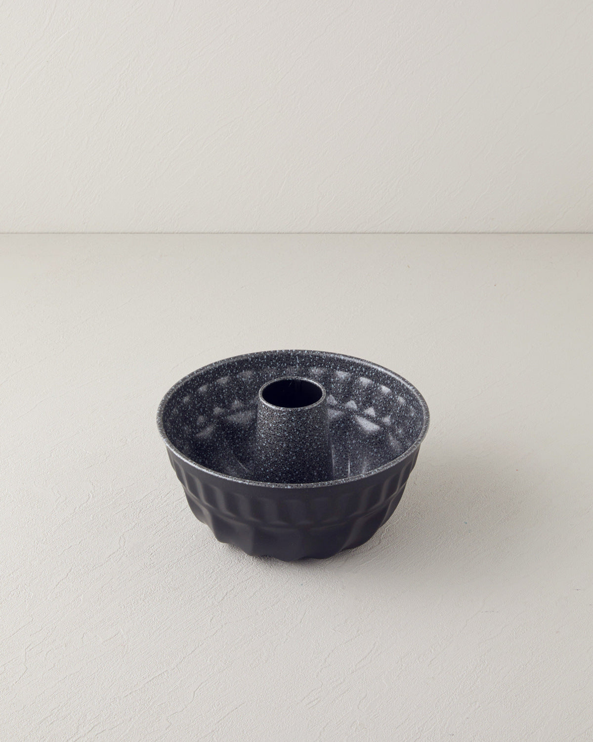 Patisserie Carbon Steel Classical Tube Cake Mold 23 cm Gray (view 2)