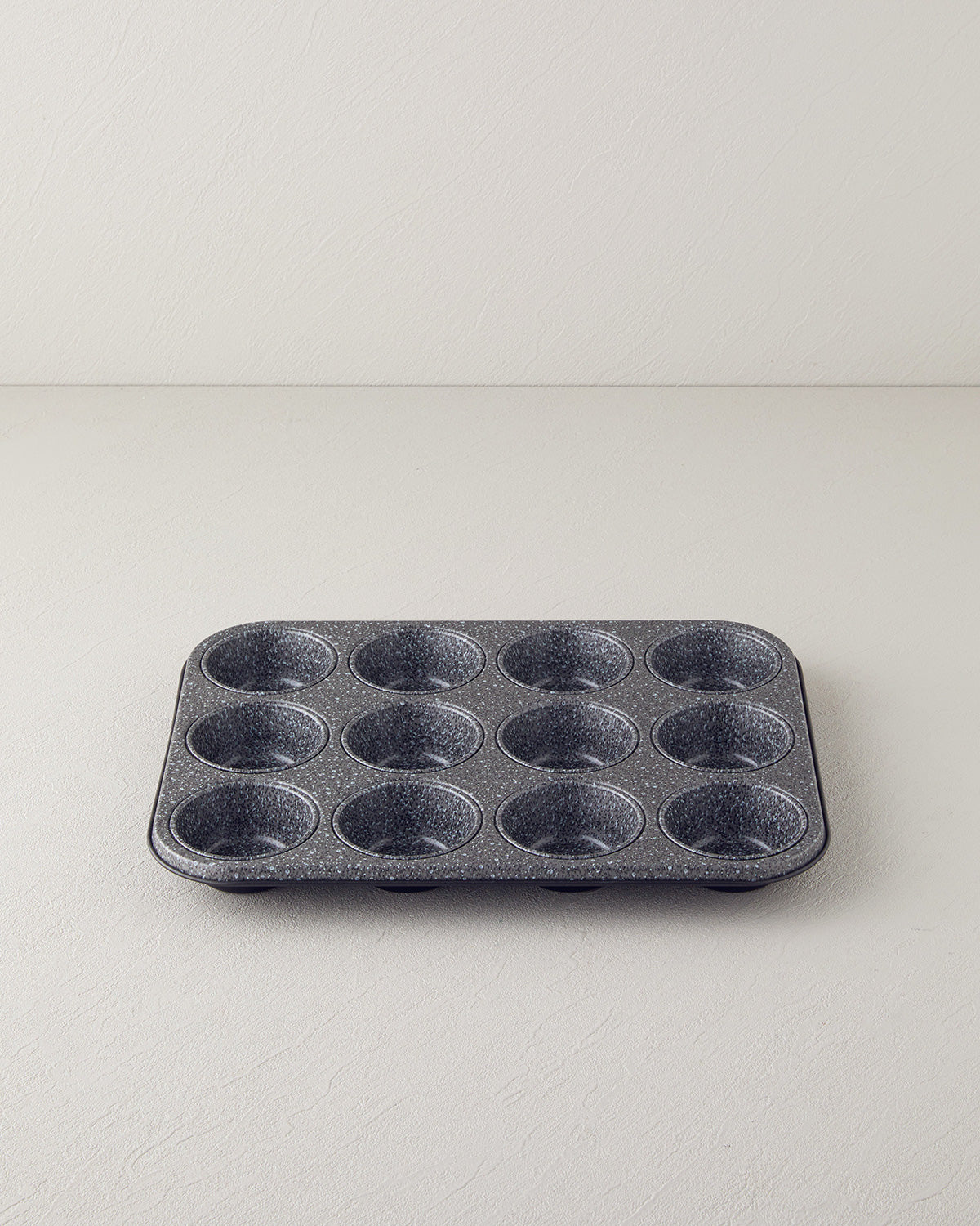 Patisserie Carbon Steel Classical Muffin Cake Mold 38x27 cm Black (view 2)