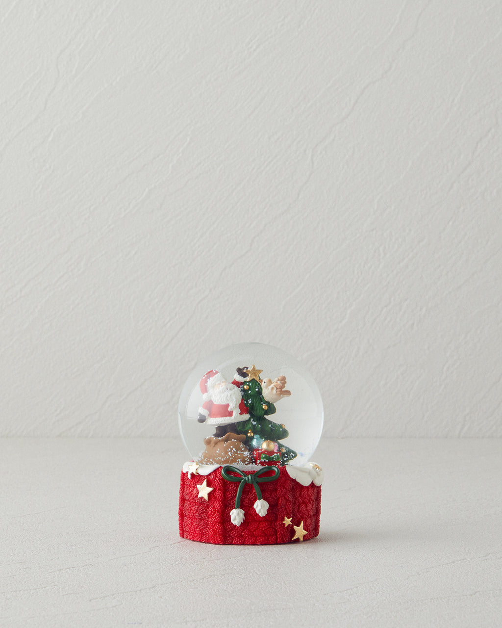 Becca Snow Globe 9 cm Red