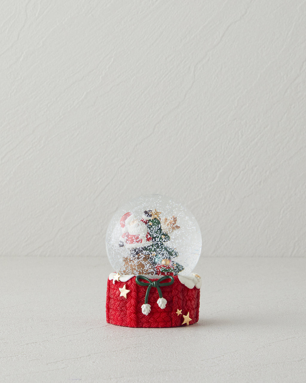 Becca Snow Globe 9 cm Red (view 2)