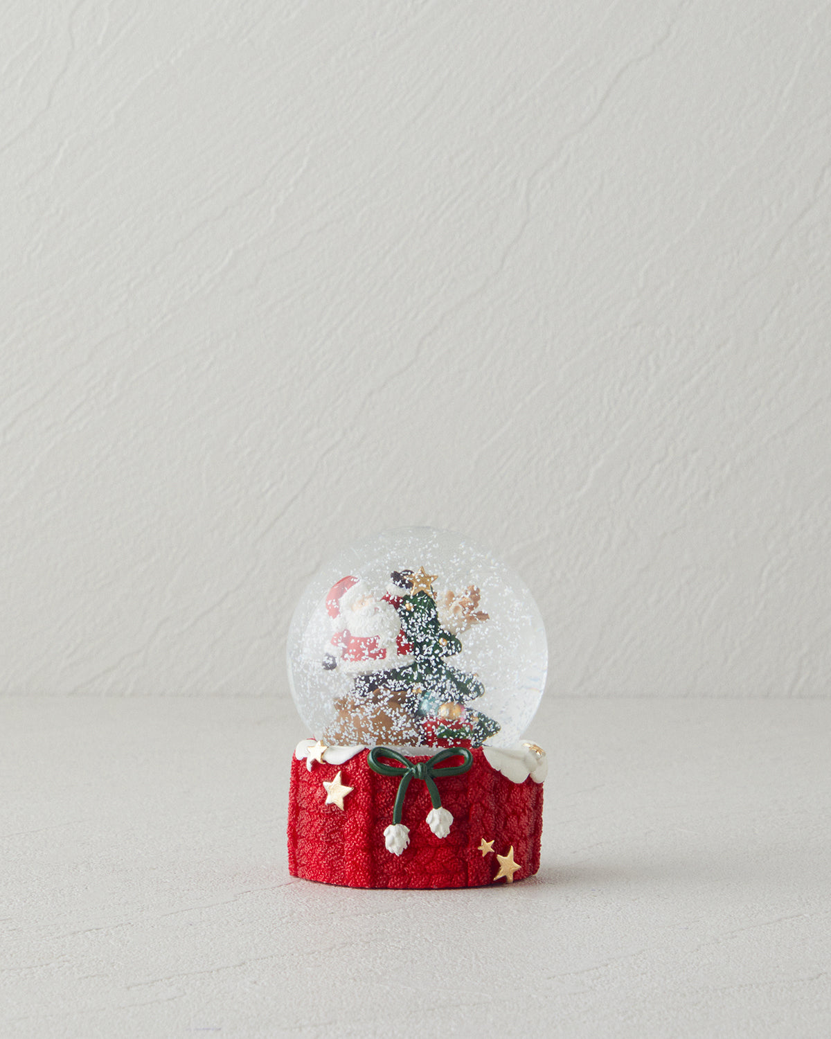 Becca Snow Globe 9 cm Red (view 2)