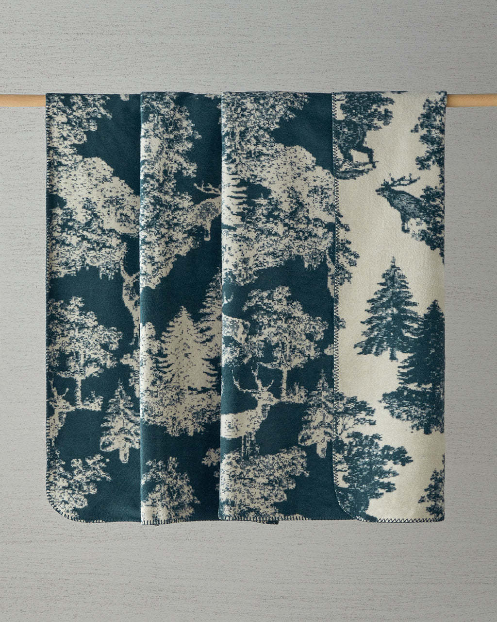 Forest Toile Cotton Blanket Green (view 4)