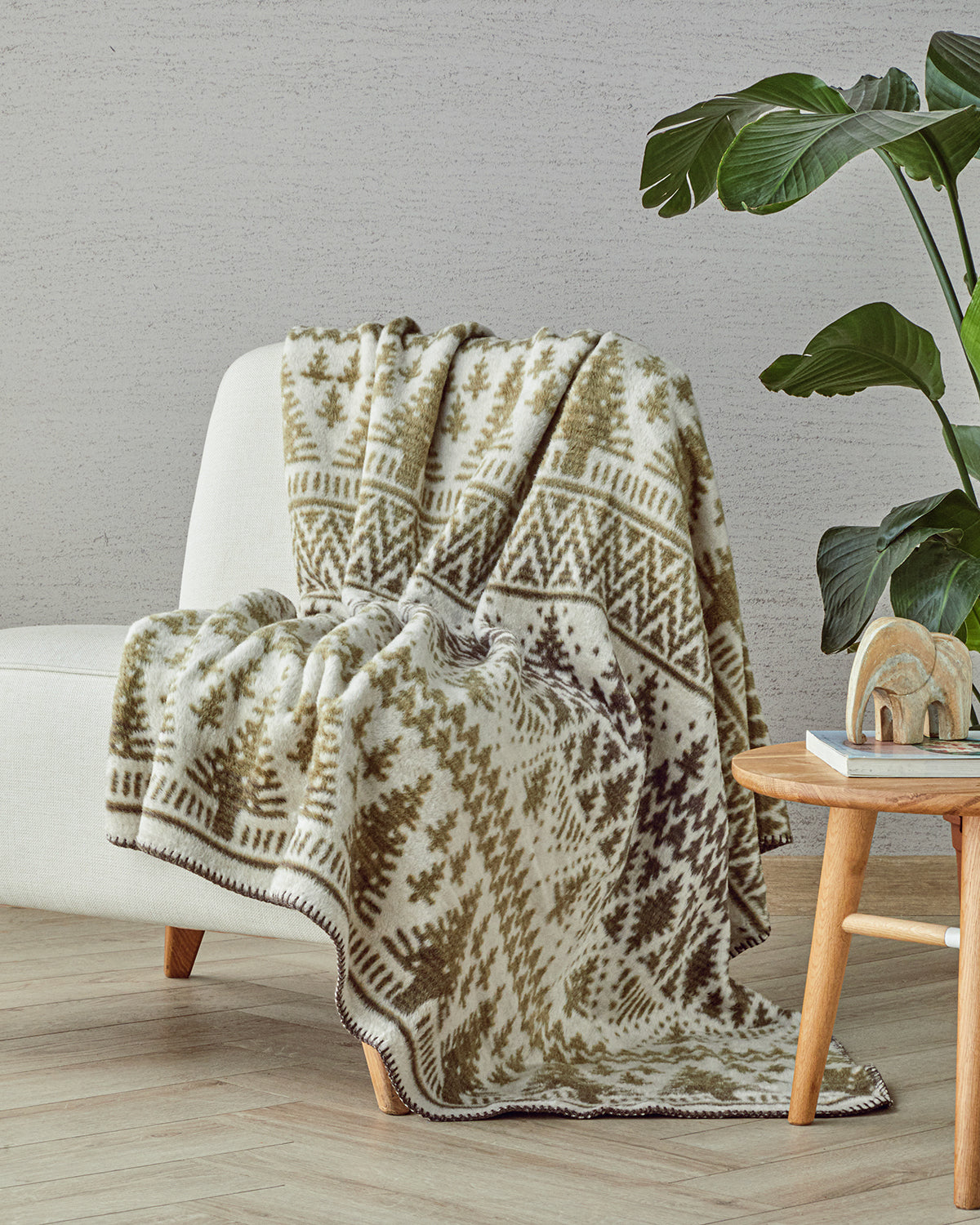 Noble Pine Acrylic TV Blanket 130x170 cm Green (view 2)