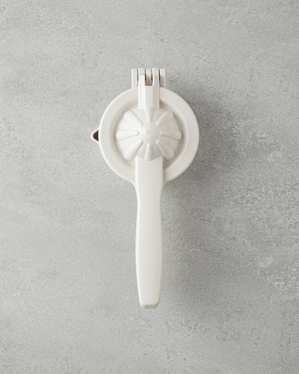Colessa Plastic Lemon Squeezer 21 cm - Cream