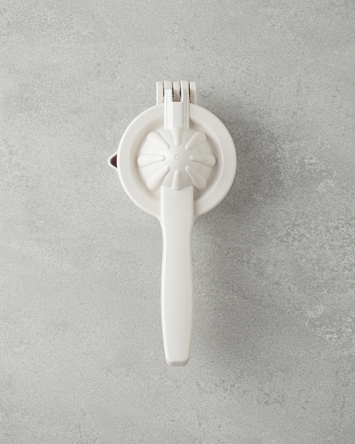 Colessa Plastic Lemon Squeezer 21 cm - Cream