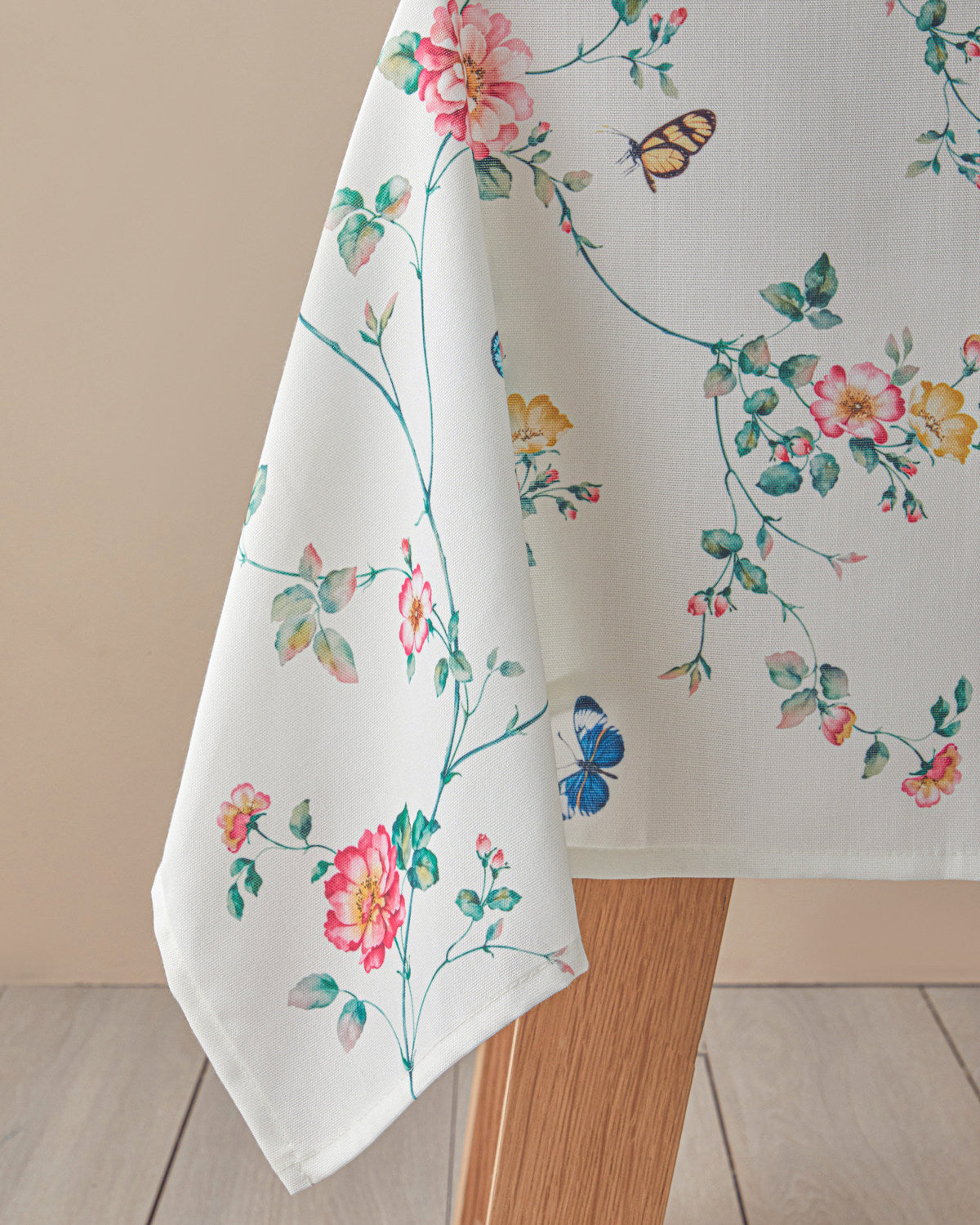 Botanical Polyester Table Cloth 145x200 cm Cream - Pink (view 3)