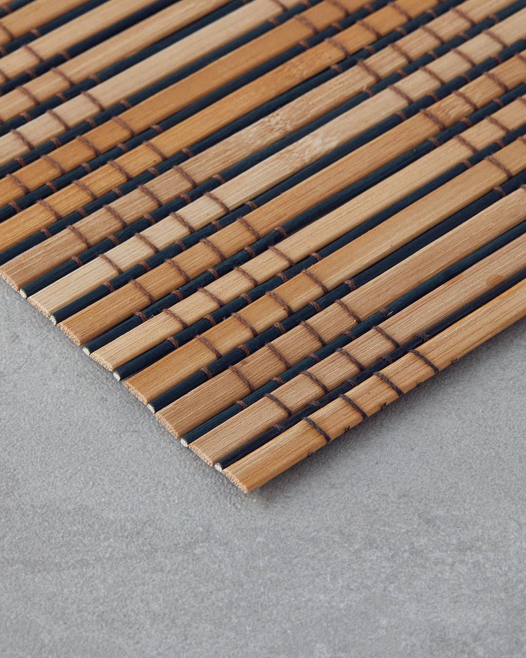 Breeze Bamboo 4 pcs Table Mat 30x45 cm Black-Cream (view 2)
