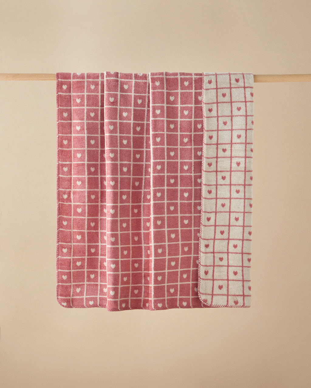 Sweet Hearts Acrylic TV Blanket 130x170 cm Pink