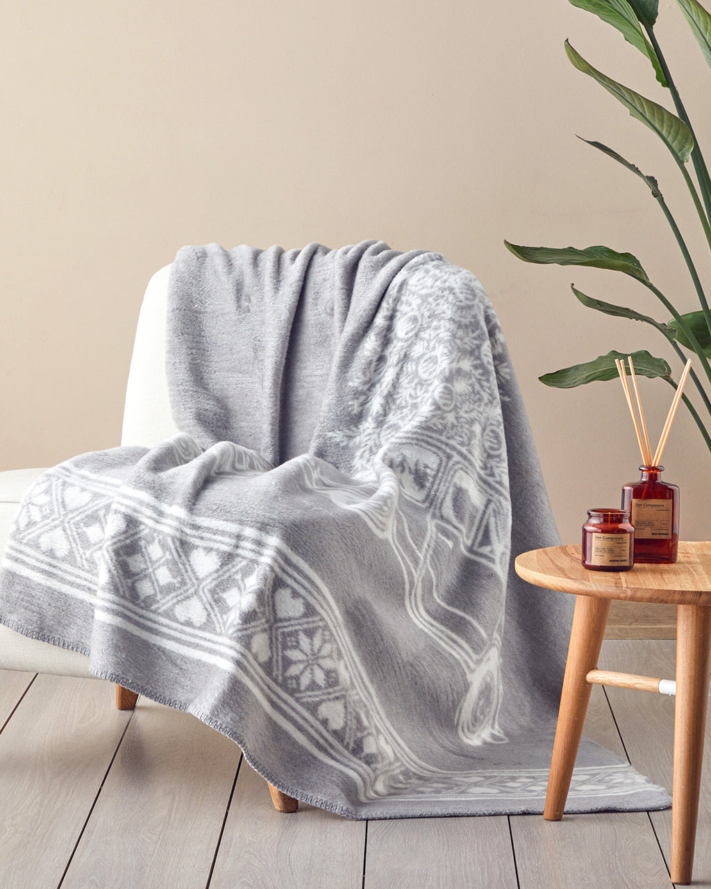 Embrace of Love Acrylic TV Blanket 130x170 cm Gray (view 2)