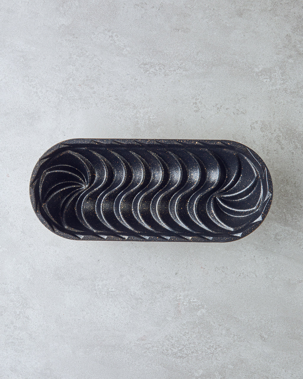 Patisserie Bella Cast Aluminum Cake Mold 35 cm Gold (view 2)