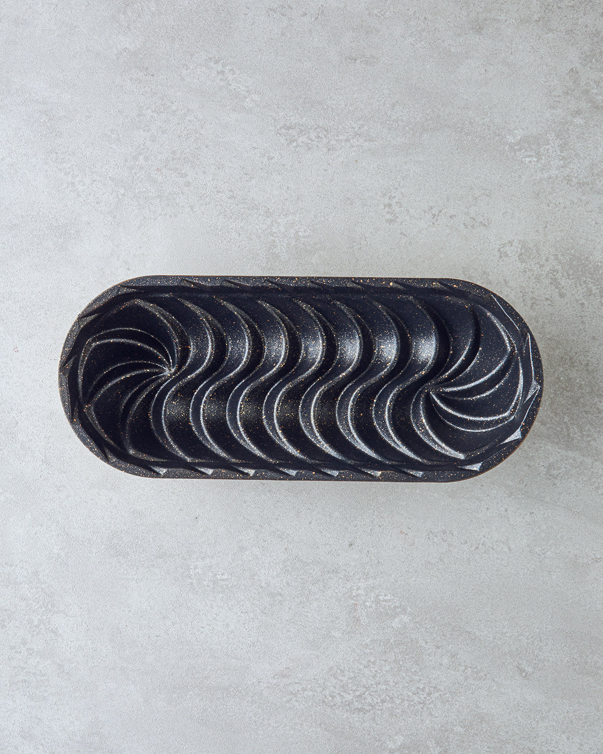 Patisserie Bella Cast Aluminum Cake Mold 35 cm Gold (view 2)
