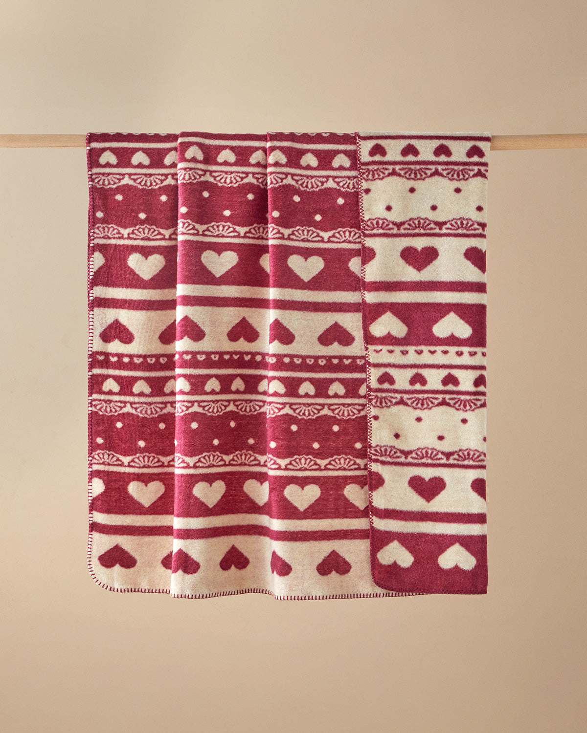 Romantic Memories Acrylic TV Blanket 130x170 cm Cherry