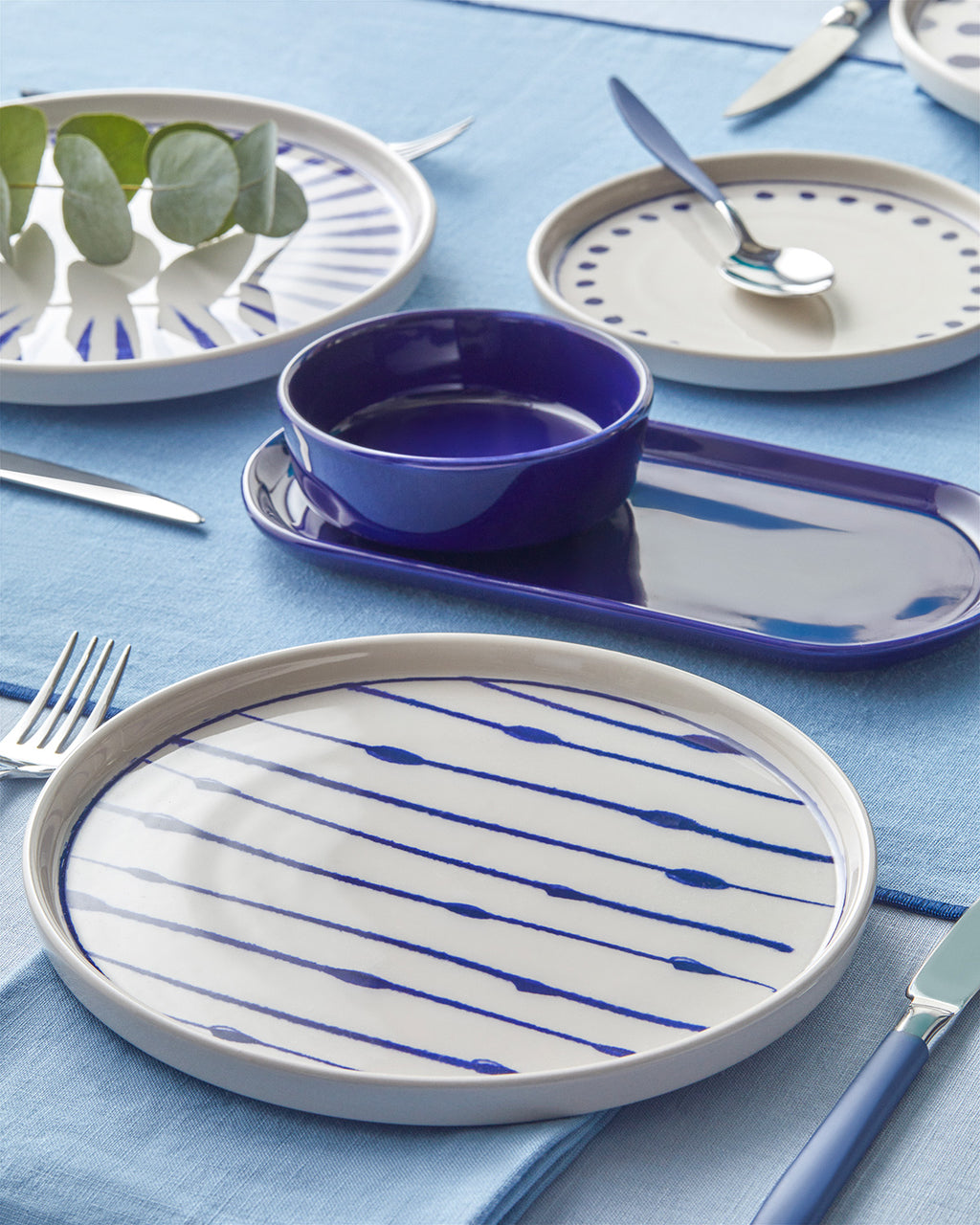 Cosmos Ceramic Breakfast Set 14 Pieces 6 Servings Navy Blue (view 2)