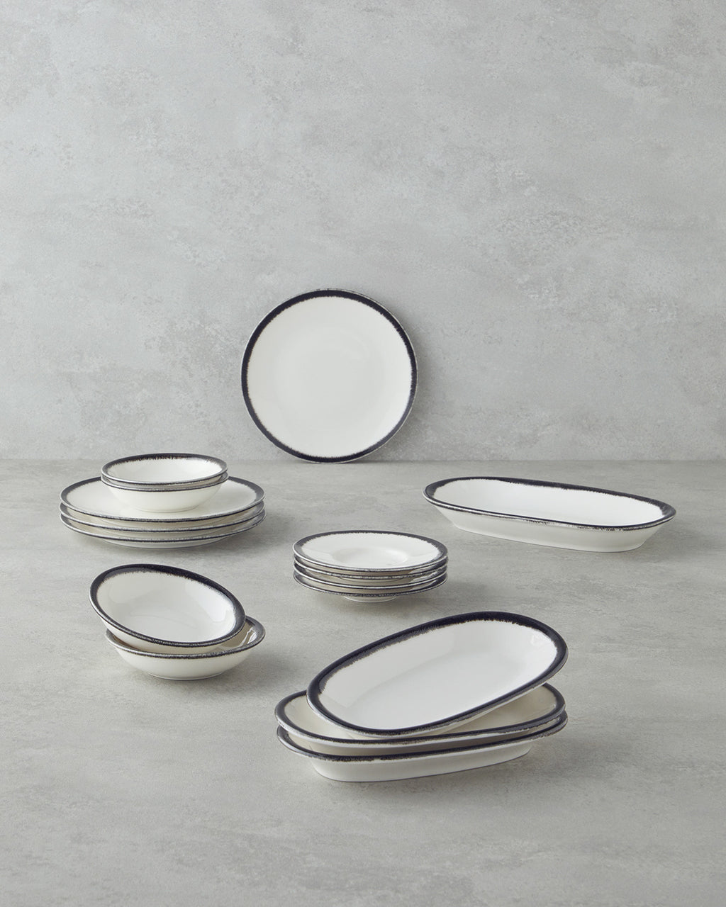 Horizon Porcelain Breakfast Set 16 Pieces, 4 Servings. Black