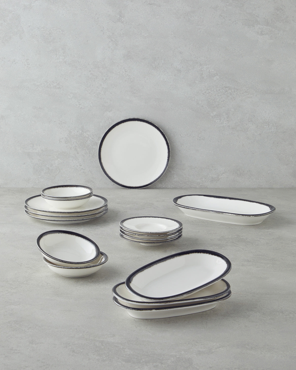 Horizon Porcelain Breakfast Set 16 Pieces, 4 Servings. Black