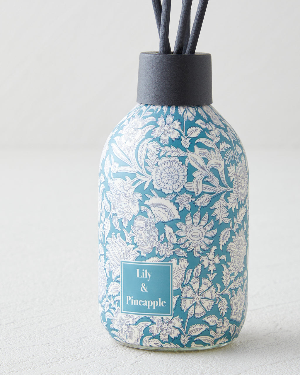 Lily & Pineapple Reed Diffuser 100 ml (view 3)