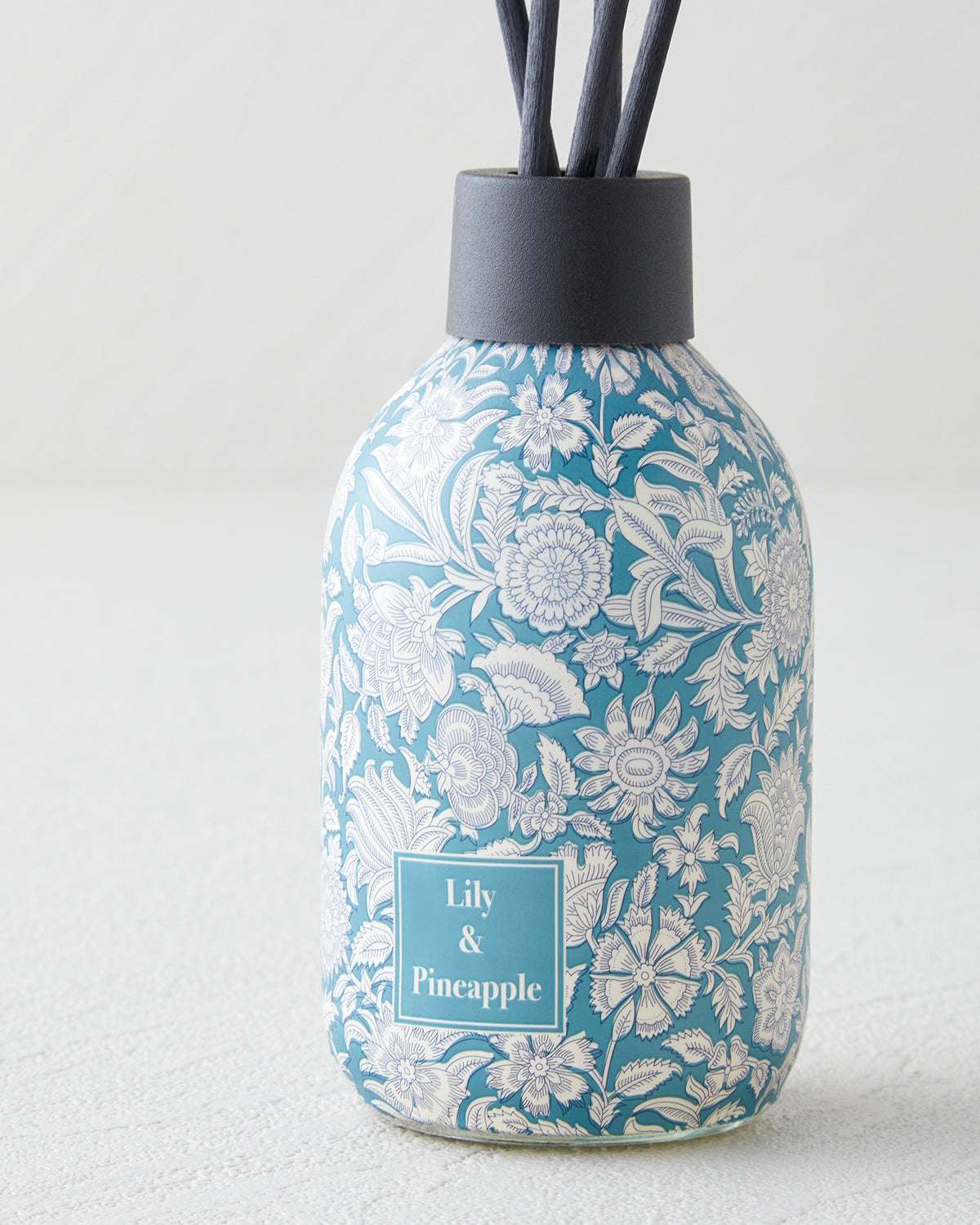 Lily & Pineapple Reed Diffuser 100 ml (view 3)