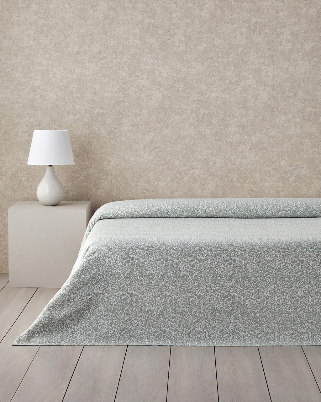 Timeless Garden Ecosoft Summer Blanket Green (view 5)