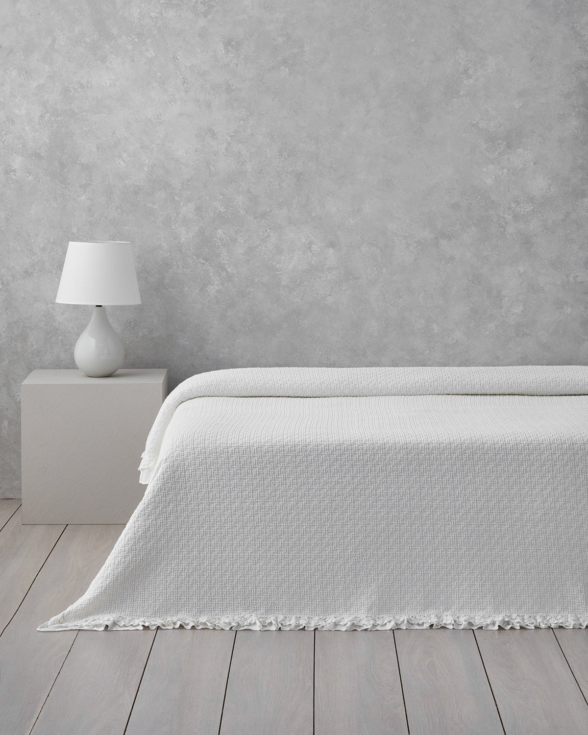 Noble Elegance Jacquard Double Ruffled Summer Blanket 200x220 cm White