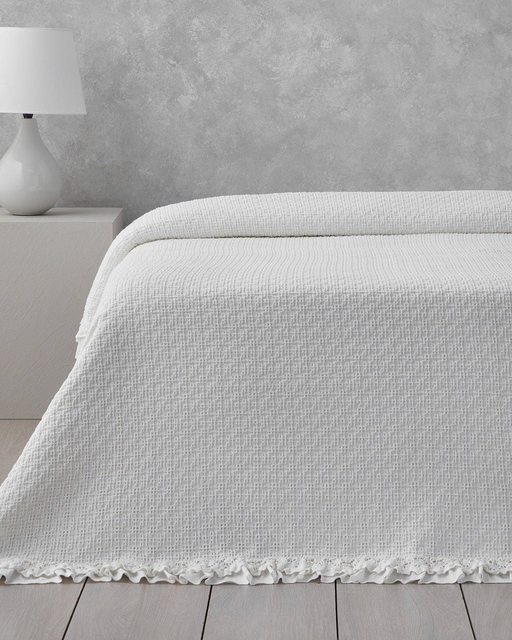 Noble Elegance Jacquard Double Ruffled Summer Blanket 200x220 cm White (view 2)