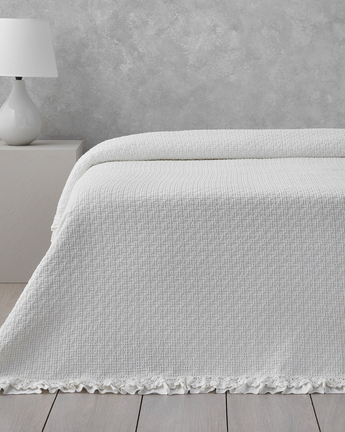 Noble Elegance Jacquard Double Ruffled Summer Blanket 200x220 cm White (view 2)