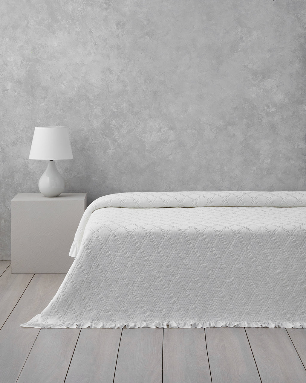 Elegant Dream Jacquard Double Ruffled Summer Blanket 200x220 cm White
