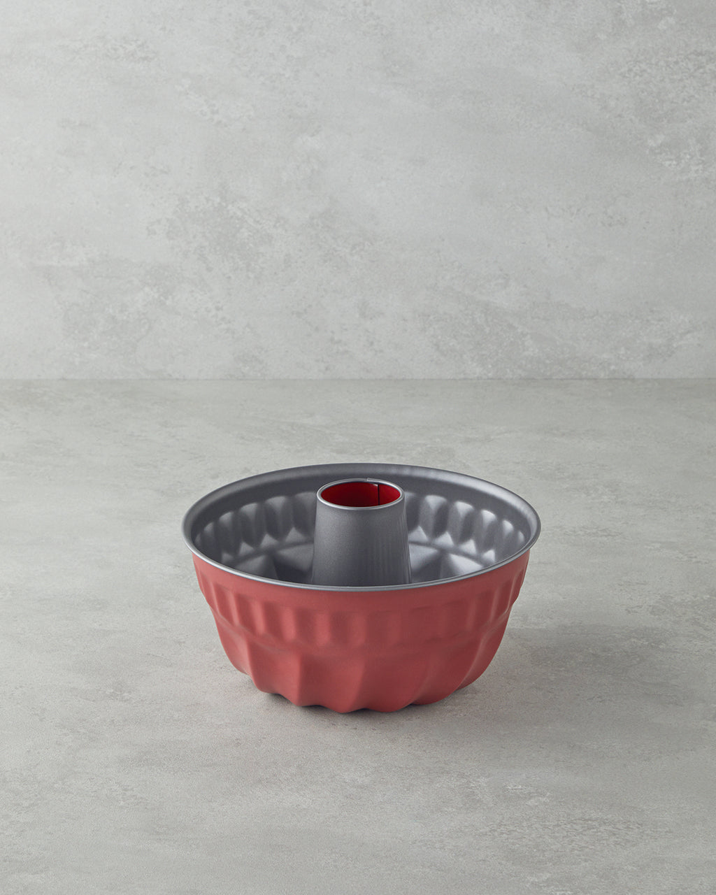 Baker’s Choice Carbon Steel Classical Tube Cake Mold 23x12 cm Red
