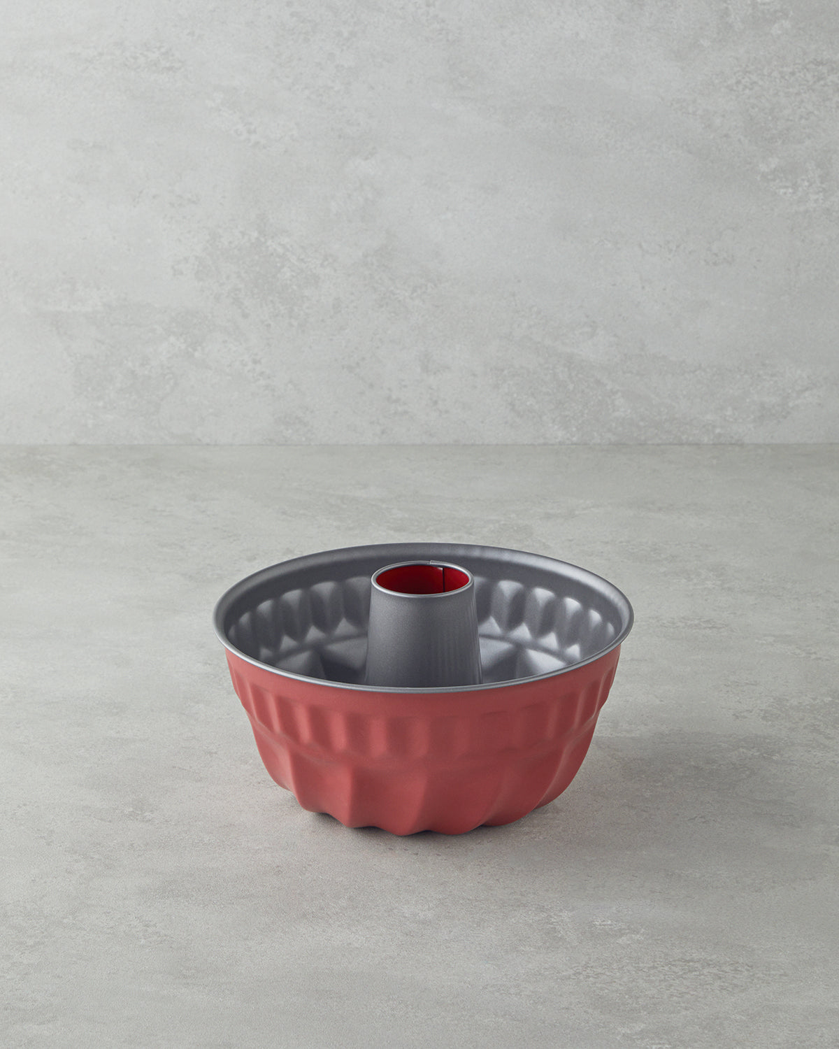 Baker’s Choice Carbon Steel Classical Tube Cake Mold 23x12 cm Red
