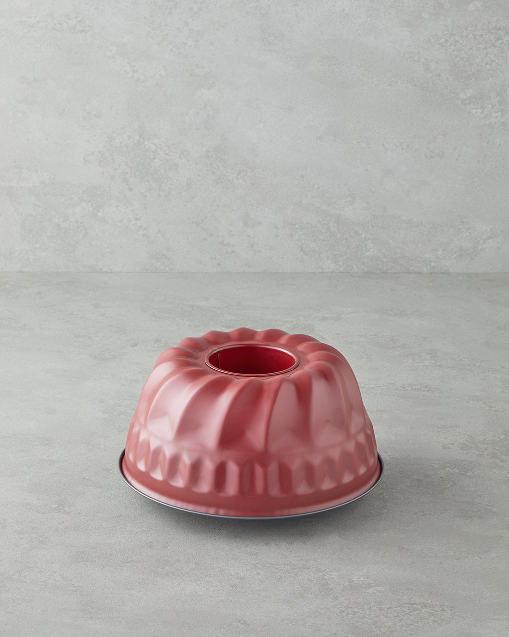 Baker’s Choice Carbon Steel Classical Tube Cake Mold 23x12 cm Red (view 2)