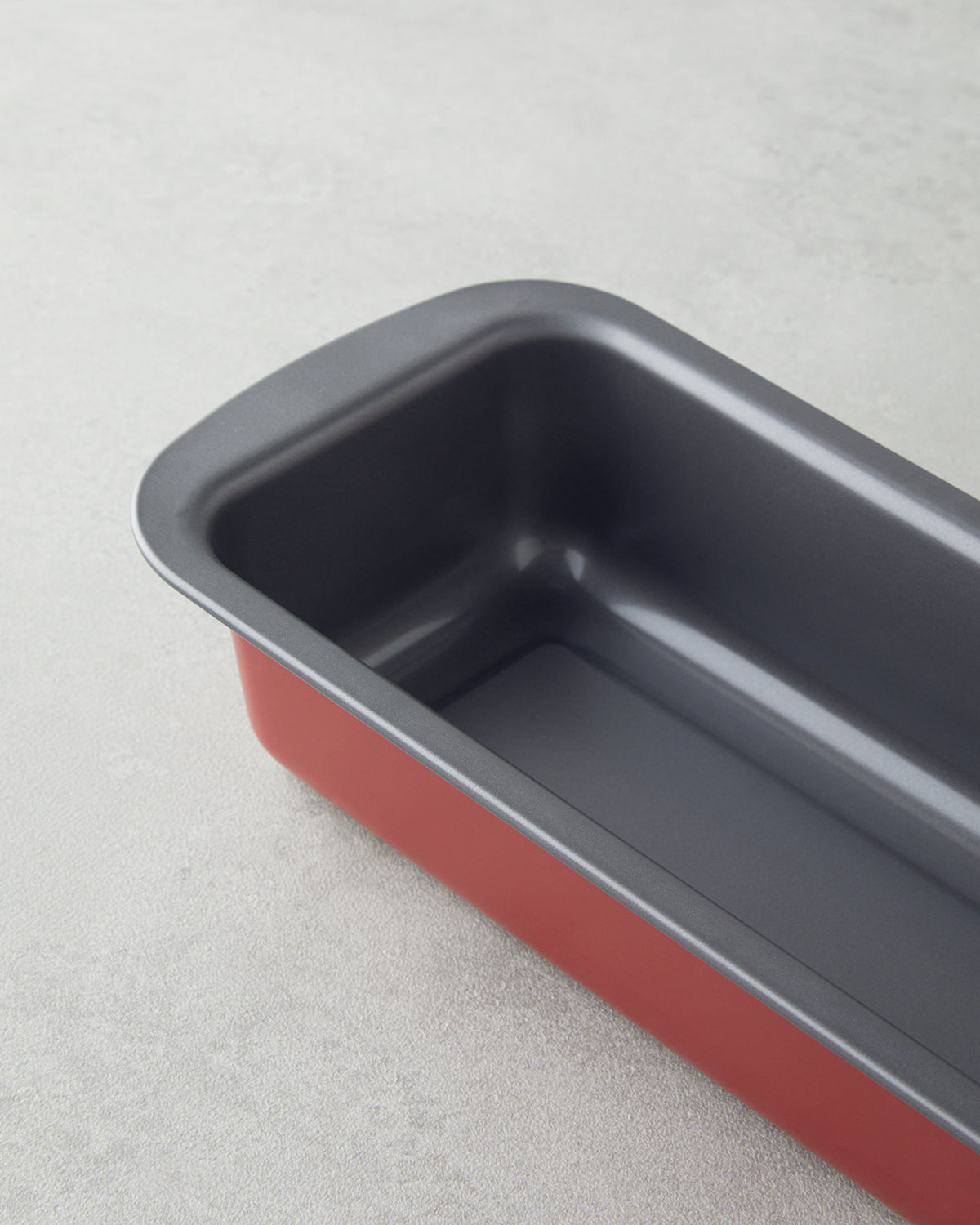 Baker’s Choice Carbon Steel Baton Cake Mold 30x11x6.4 cm Red (view 3)