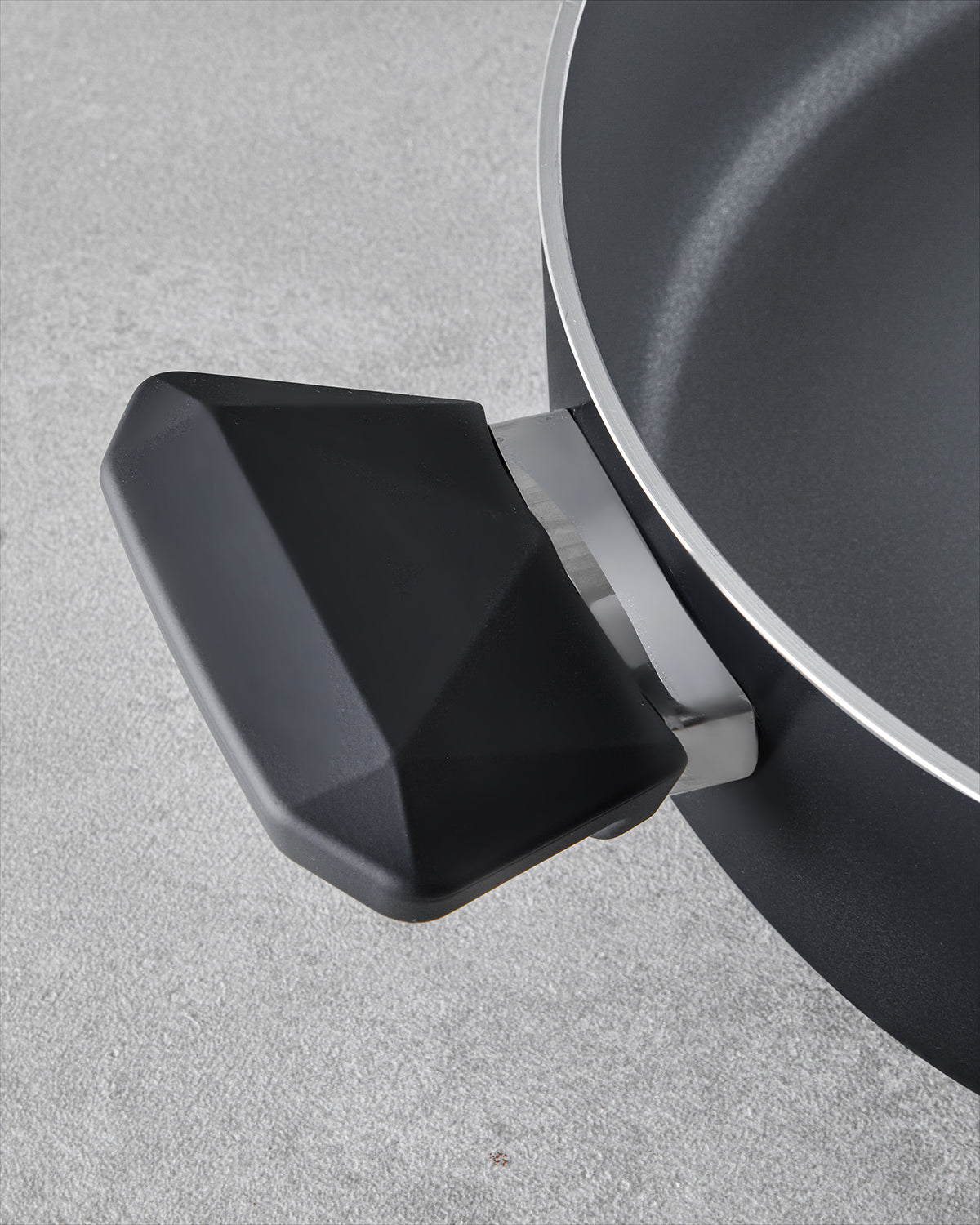 CeraWell Shallow Pot 26 cm Black (view 3)