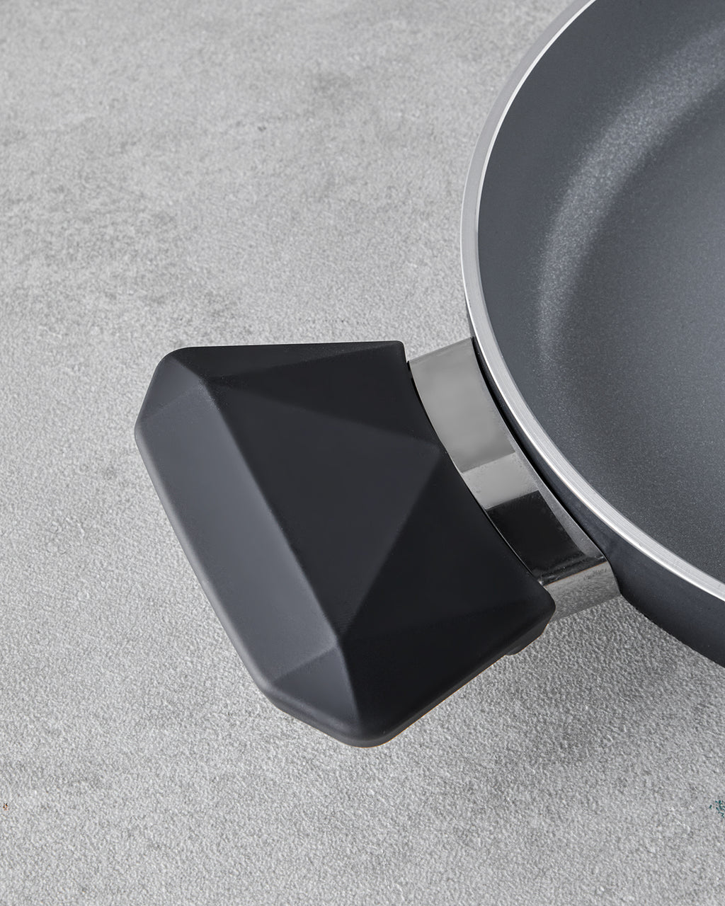 CeraWell with Cover Omelet Pan 20 cm Black (view 3)