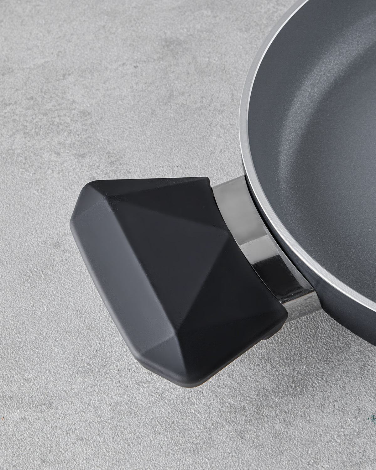 CeraWell with Cover Omelet Pan 20 cm Black (view 3)