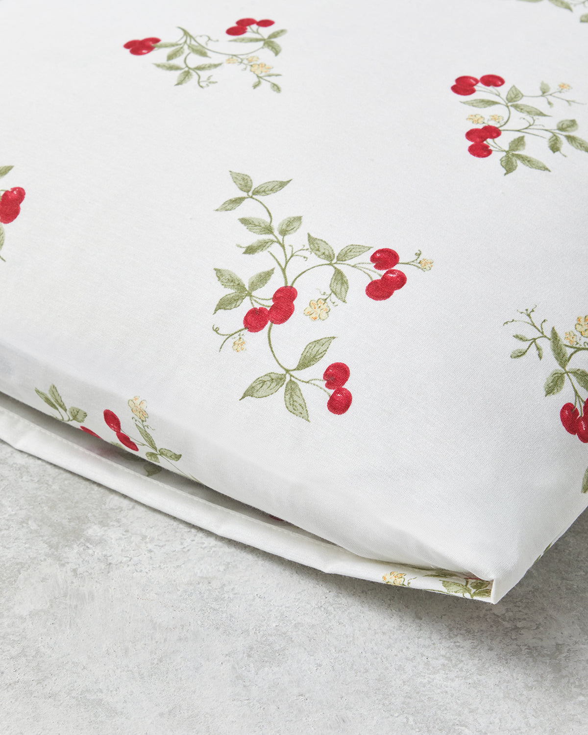 Cherry Blossom Easy Iron 2 pcs Pillowcase 50x70 cm White - Red (view 3)