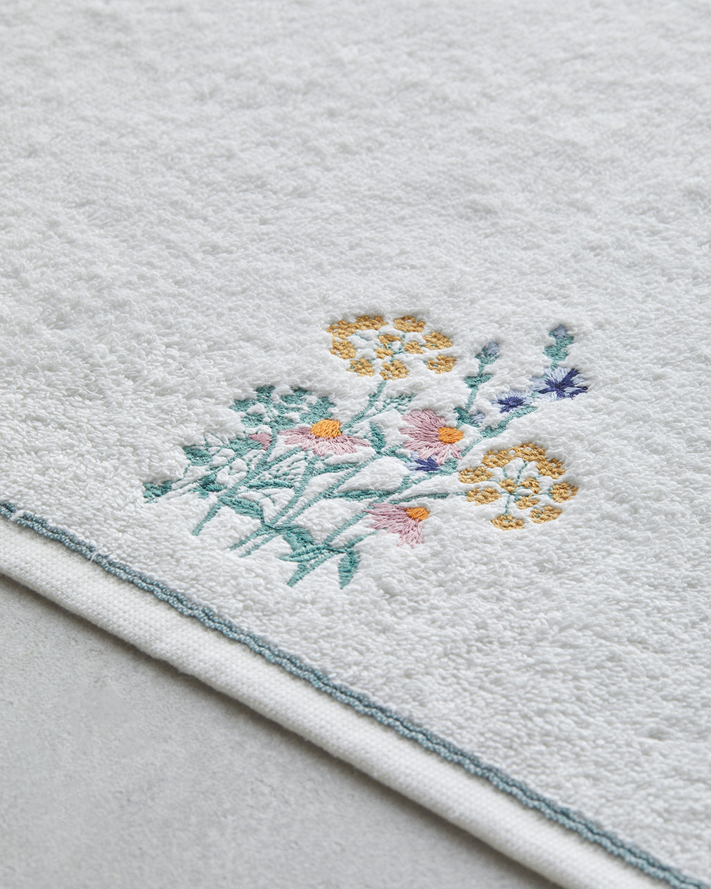 Posy Flowers Cotton Embroidered Face Towel 50x80 cm Ecru (view 3)