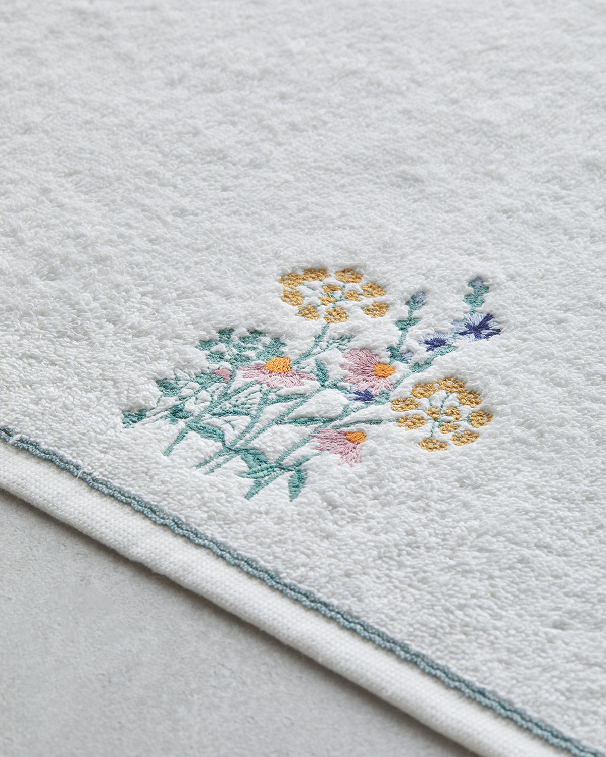 Posy Flowers Cotton Embroidered Face Towel 50x80 cm Ecru (view 3)